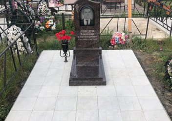 Пример нашей работы: ⠀
- площадка с тротуарной плиткой⠀
- памятник из дымовского гранита⠀
- кованая ваза⠀
⠀
Сроки выполнения комплекса 14 дней.⠀
Гарантия - 25 лет