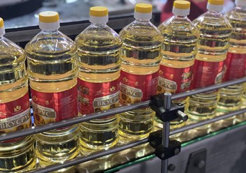 линия розлива производство подсолнечное масло ТМ &quot;Вкусрус&quot; - bottling line production sunflower oil TM &quot;Vkusrus&quot; export import