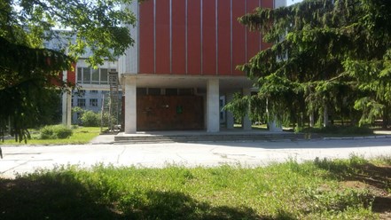 Вход в здание, где расположен офис студии графического дизайна СанПик.