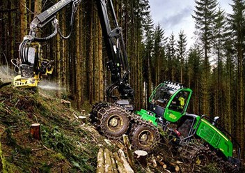 Харвестер John Deere 1270G-8WD , работа на склонах.