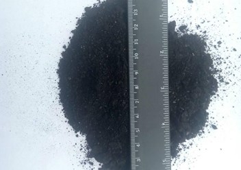 БИТУМНЫЙ ПОРОШОК (битумная крошка), состоящий из битума нефтяного, картона и минеральных примесей с содержанием битума ~ 80%.