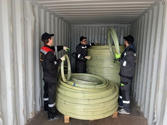 Загрузка контейнера  стеклопластиковой арматуры для дилера