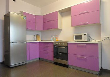 Кухни с цветными фасадами из МДФ