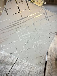 Стекло для мебели
Стекло для мебели на заказ: полки, дверцы, витрины, столешницы, нарезка по размерам, фигурная резка, обработка кромки, доставка и монтаж под ключ в Ростове-на-Дону.