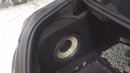 сабвуфер стелс в mercedes 205