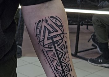 Ч/Б татуировка.