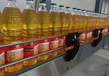 линия розлива производство кукурузное масло ТМ &quot;&quot;Вкусрус&quot; ООО Благодарин - bottling line production corn oil TM &quot;Vkusrus&quot; LLC Blagodarin