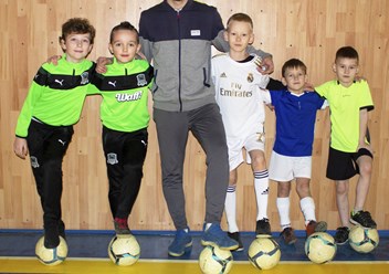 Никита Николаевич с ребятами после тренировки