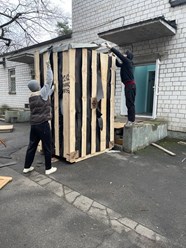Разгрузка медицинского оборудования в Гомеле