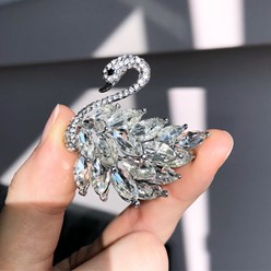Брошь с кристаллами &quot;Принцесса лебедь&quot; бижутерия элоиза. Бренд - eloiza jewelry. Сайт - eloiza.net