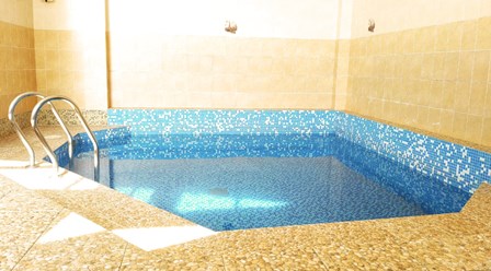 бассейн в банном комплексе