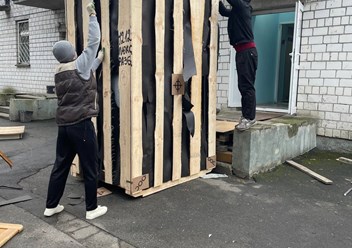 Разгрузка медицинского оборудования в Гомеле