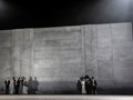 Декорация-стена для спектакля «Война и мир», театр им. Е. Вахтангова