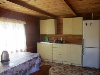 Летняя кухня для приготовления и приема пищи.