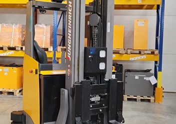 Робот штабелер