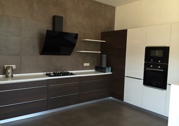 Клининговая компания "Клининг Плюс" выполнит генеральную, поддерживающую или уборку после ремонта вашего загородного дома или коттеджа. Используем профессиональное оборудование и средства.