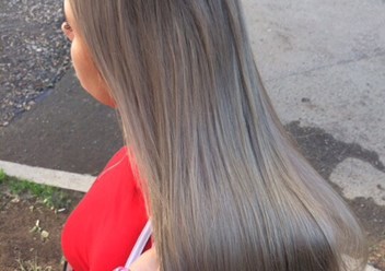 Ещё не менее востребованных «Холодный блонд»Подходит девушкам с цветотипом-Зима.Учитываются индивидуальные особенности девушки-цвет глаз,кожи,вен и натуральных волос.