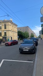 До шоу-рума удобно добраться пешком от метро Петроградская или Горьковская. Для автомобилистов на территории есть бесплатная парковка. Вход по лестнице, с угла здания, выходящего на Б. Монетную.