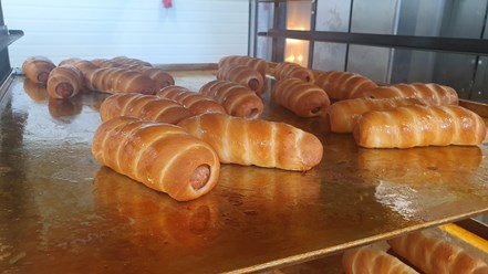 Хот-доги, изготовленные на универсальной линии для формовки хлебобулочных изделий UNI COMPACT