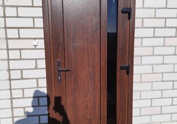 Дверь входная с ламинацией махагон