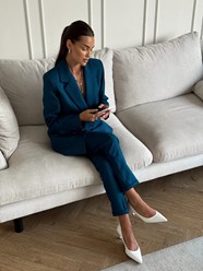 Костюм – флагман коллекции премиального бренда MYRACHI. Стильный комплект выполнен из плотной костюмной ткани. Не скатывается и не теряет цвет при носке. Особенность модели – выверенное модное лекало.