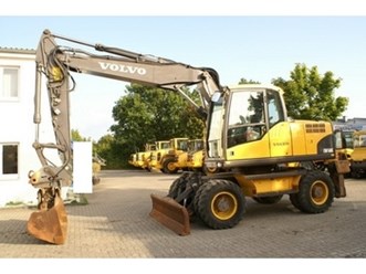 Предлагаю в аренду колесный экскаватор Volvo 160, объем ковша 1 м3, опытный русский машинист. Рассмотрим длительную и краткосрочную работу. Жду звонка 8-991-6747340Мария.