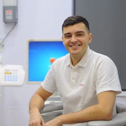 Фото компании  Стоматологическая клиника Доктора Ульянченко 1