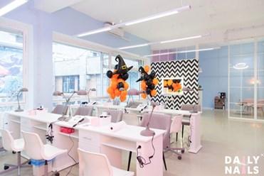 Интерьер студии DAILY NAILS