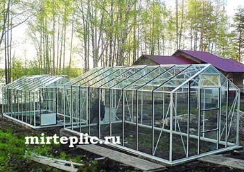 Алюминиевые теплицы в низине у воды - лучшее решение, так как стекло и алюминий не подвержены коррозии и не боятся влаги