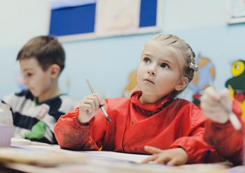 Рисование для взрослых и детей в детском Центре Радуга