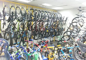 В наличии более 300 велосипедов.