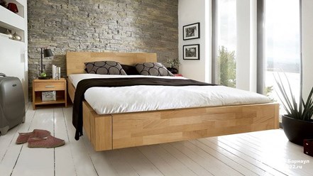 Деревянная парящая кровать в современном стиле