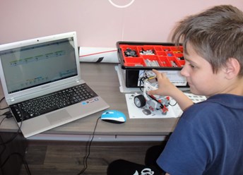 Обучаясь через игру ребёнок развивает свои способности и получает новые знания с удовольствием!