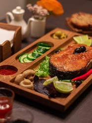 Доска для подачи мяса из дуба оптом.