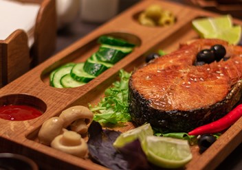Доска для подачи мяса из дуба оптом.