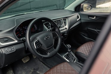 Салон автомобиля Hyundai Solaris