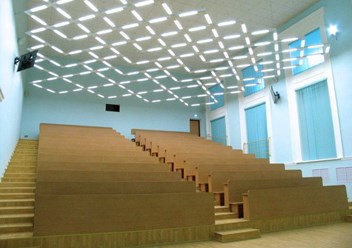 Аудиторная мебель для лекционного зала