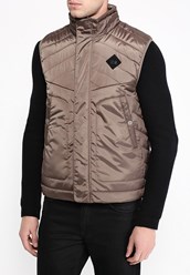 Состав Полиэстер - 100%
Материал подкладки Полиэстер - 100%
Утеплитель Полиэстер - 100%
Длина 68 см
Размер модели на фото 50/52
Рост модели на фото 189
Параметры модели 100-80-95
Длина до бедра
Застеж