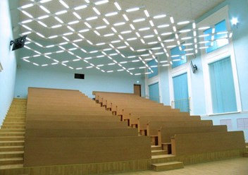 Аудиторная мебель для лекционного зала