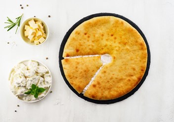 Осетинский пирог с сыром 1100 грамм 750 р. Свежий сыр с высокогорной собственной фермы