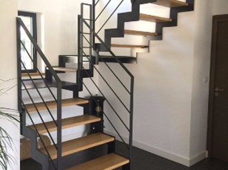 Открытый каркас лестницы на металле в стиле Лофт от завода лестниц арлес.рф. Цена каркаса 130 000р