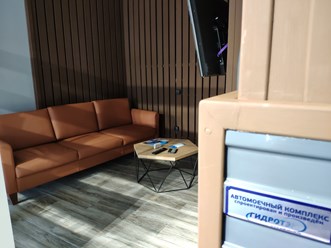 Уютная зона ожидания (клиентская), где Вам всегда нальют вкусный кофе и Вы сможете отдохнуть на мягком диванчике