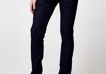 SKINNY
Качественные мужские джинсы, сшитые из премиального денима 13 OZ. Самый узкий фит. Плотное прилегание по всей штанине. Комфортная эластичная ткань. Три основных цвета на
выбор.