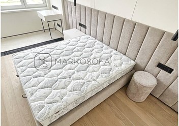 Кровать с широким мягким изголовьем и подъемным механизмом. Изготовление на заказ. Мебельная фабрика Марко Софа изготавливает на заказ мягкую мебель по своим каталогам, проектам/фото.