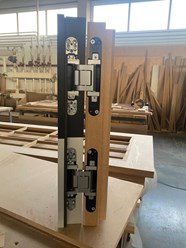 Врезка скрытых петель в алюминиевые профиля