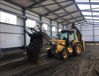 Отсыпка и устройство подстилающих песчаных и щебеночный слоев перед бетонированием полов или асфальто-бетонных оснований.