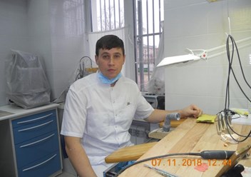 Кисельников Антон Владимирович, заведующий зуботехнической лабораторией