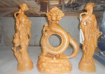 Часы каминные ручной работы состоящие из трёх скульптур инь,янь и дракон со шкатулкой.