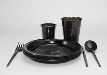 Набор черной одноразовой посуды. Вилка; ложка; нож; стопка 100 мл; стакан 200 мл; тарелка десертная диаметром 165мм