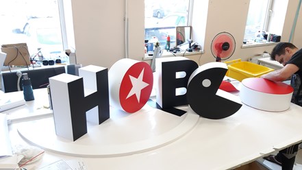Изготовление объемных букв для рекламных вывесок